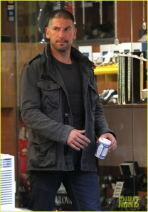jon-bernthal-pictured-as-the-punisher-on-daredevil-set-04